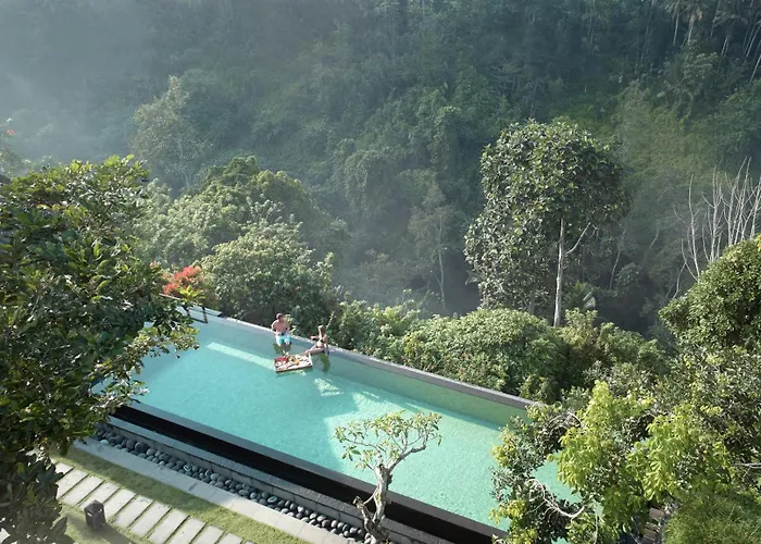 Resort Kamandalu 5*