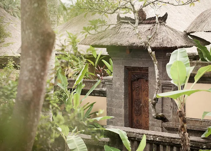 Resort Kamandalu 5*